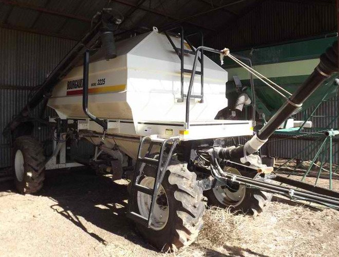 52ft Bourgault 8800 Cultivator & 3225 Air Seeder Machinery